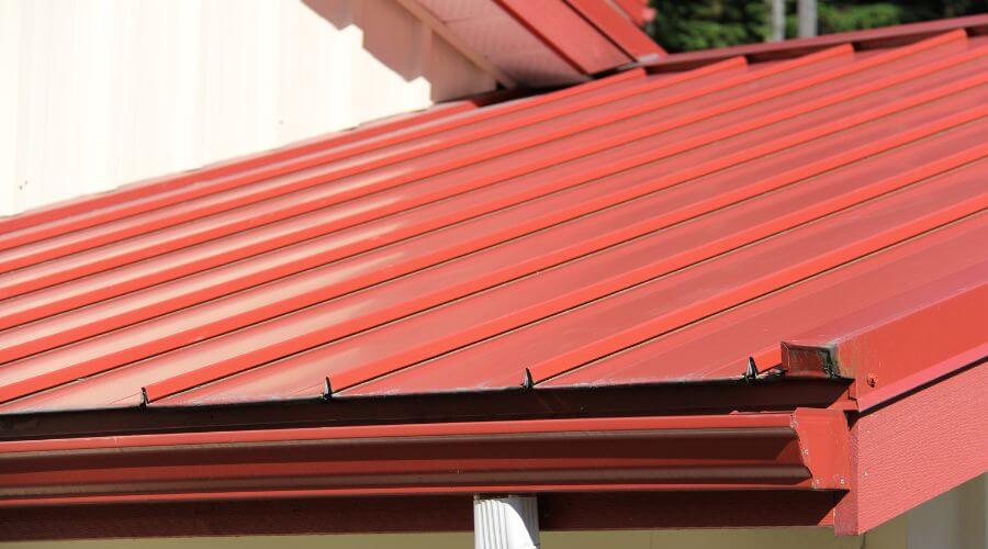 Professional gutter cleaning in Maine